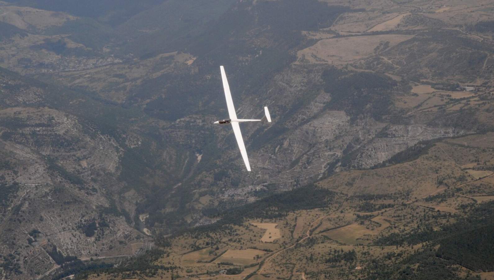 Vol à Voile sur le Causse Méjean : Survolez les Gorges du Tarn depuis Florac